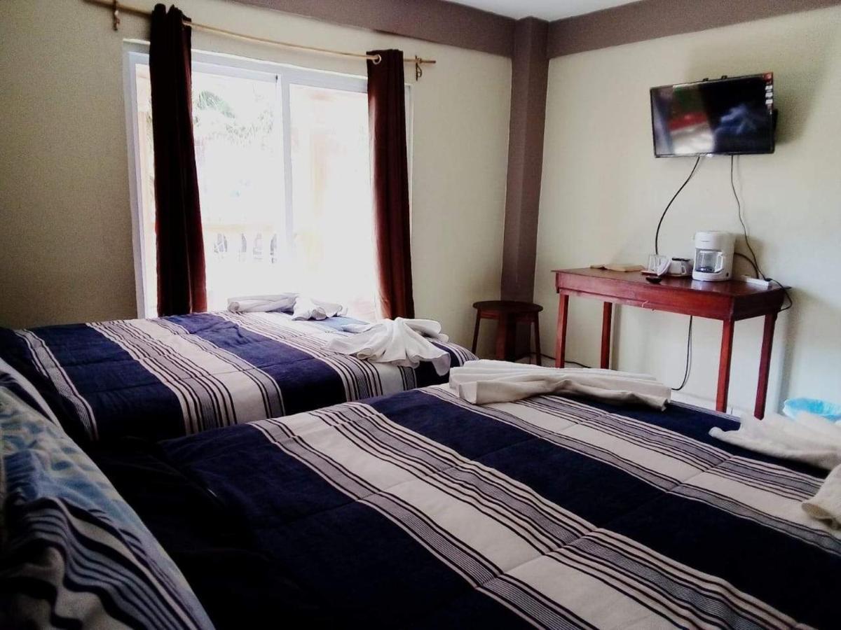 La Delphina Bed And Breakfast Bar And Grill ラ・セイバ エクステリア 写真