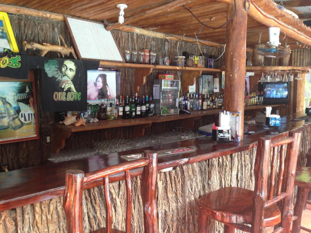 La Delphina Bed And Breakfast Bar And Grill ラ・セイバ エクステリア 写真