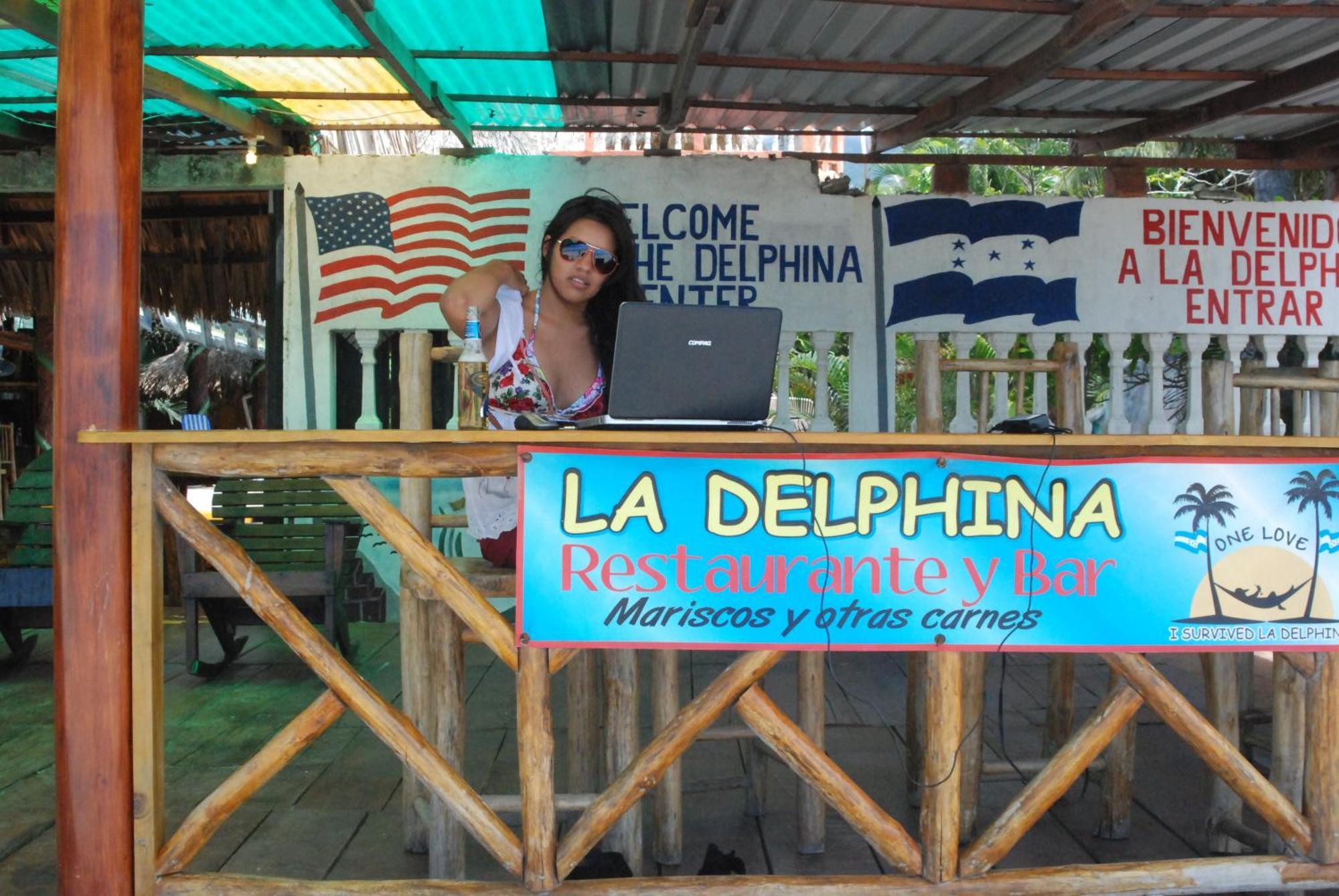 La Delphina Bed And Breakfast Bar And Grill ラ・セイバ エクステリア 写真