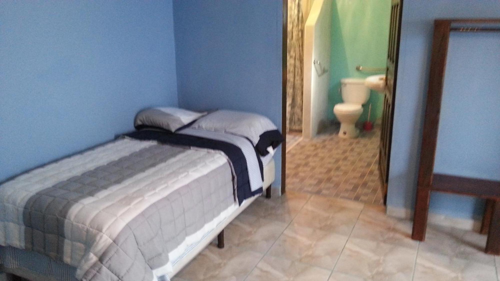 La Delphina Bed And Breakfast Bar And Grill ラ・セイバ 部屋 写真